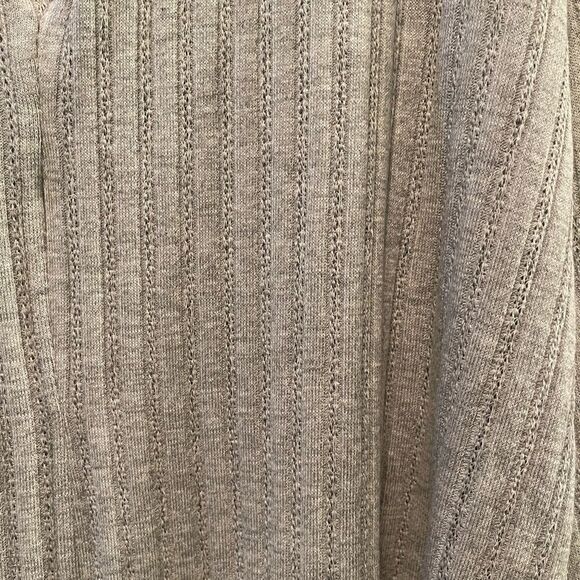 NWT Ces Femme grey ribbed v-neck pullover top Size L - Picture 3 of 8